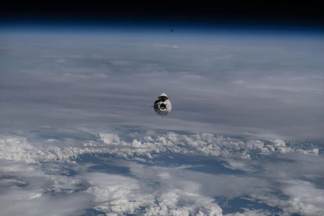 破纪录!SpaceX Crew-13不到8小时抵达空间站 配图3